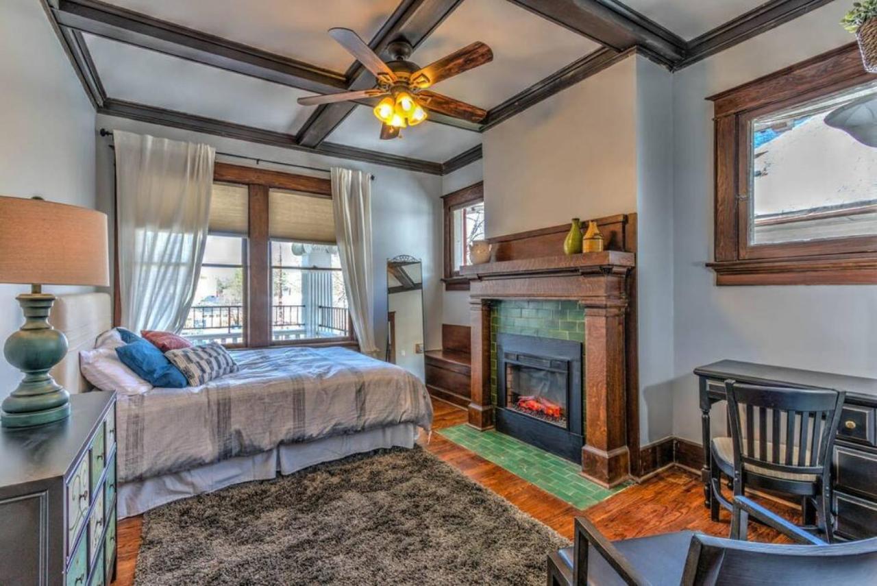 Classic Woodwork And Details In 1912 Colonial Memphis Exterior foto